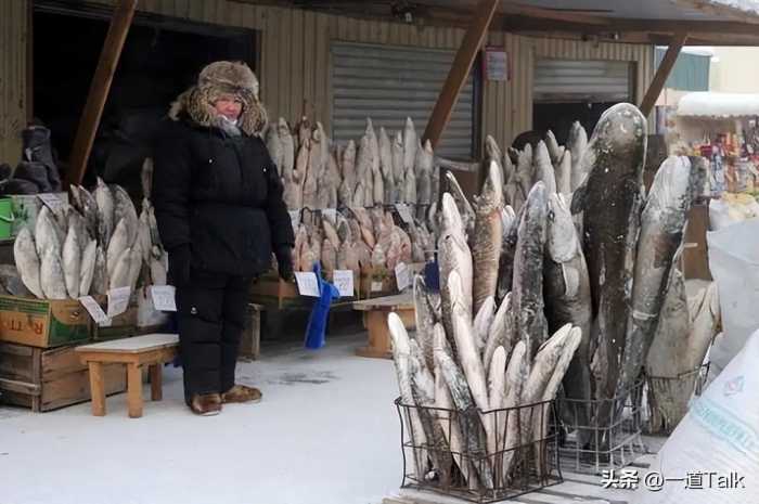 一年“冬眠”七个月，西伯利亚人过冬，吃喝拉撒怎么解决？