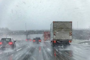 湖南一场暴雪，为何将高速公路推向风口浪尖？